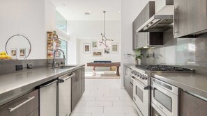 Maison (Multiple Bedrooms) | Intérieur