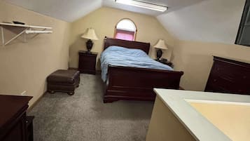 1 slaapkamer, een strijkplank/strijkijzer, wifi, beddengoed