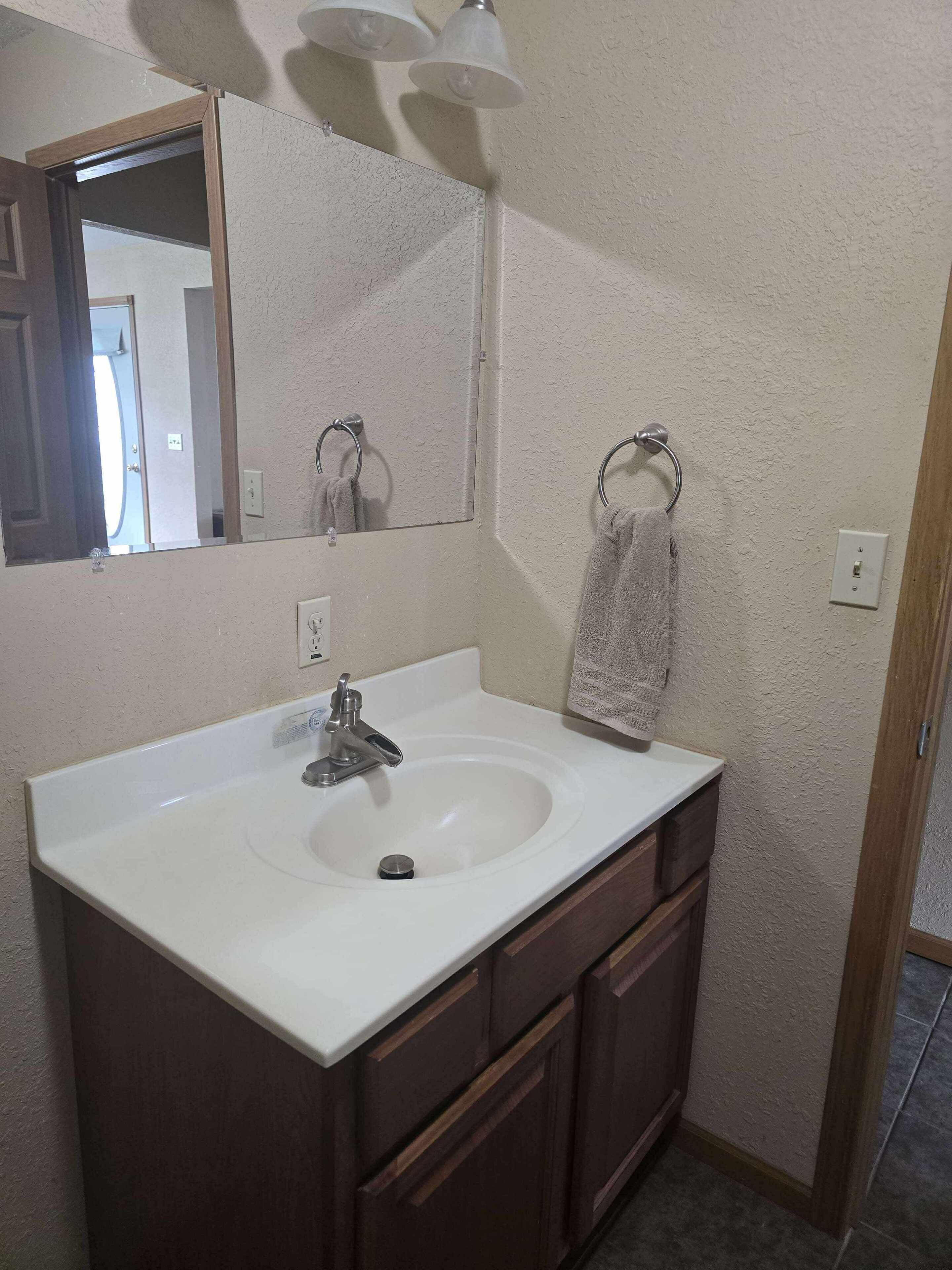 Ducha, toallas, papel higiénico