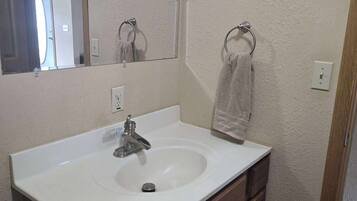 Dusche, Handtücher, Toilettenpapier