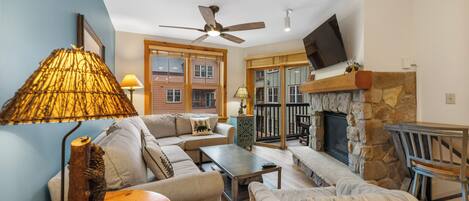 Condo (2 Bedrooms) | Front of property