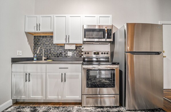 Mikrobølgeovn, ovn, kogeplade, opvaskemaskine