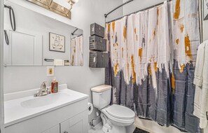 Hårtork, handdukar, tvål och toalettpapper