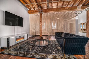 TV, fireplace