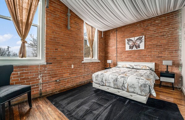2 bedrooms, iron/ironing board, WiFi, bed sheets - 2-bedroom apartment in cool Detroit with AC (Detroit)