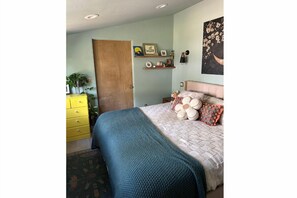 4 bedrooms, internet, bed sheets