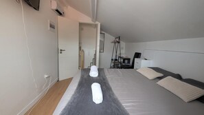 2 chambres, fer et planche à repasser, accès au Wi-Fi (inclus)