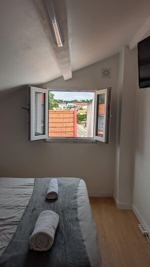 2 chambres, fer et planche à repasser, Wi-Fi gratuit, draps fournis