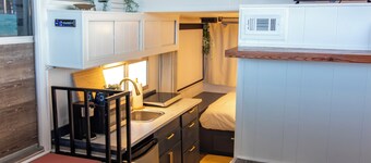 You're on a Boat 2!! Charming Houseboat on Eagle Mountain Lake