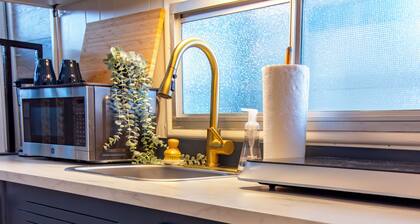 You're on a Boat 2!! Charming Houseboat on Eagle Mountain Lake