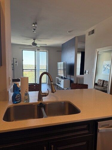 Elegant Domain Studio, Luxury Stay Steps from Dining & Shopping