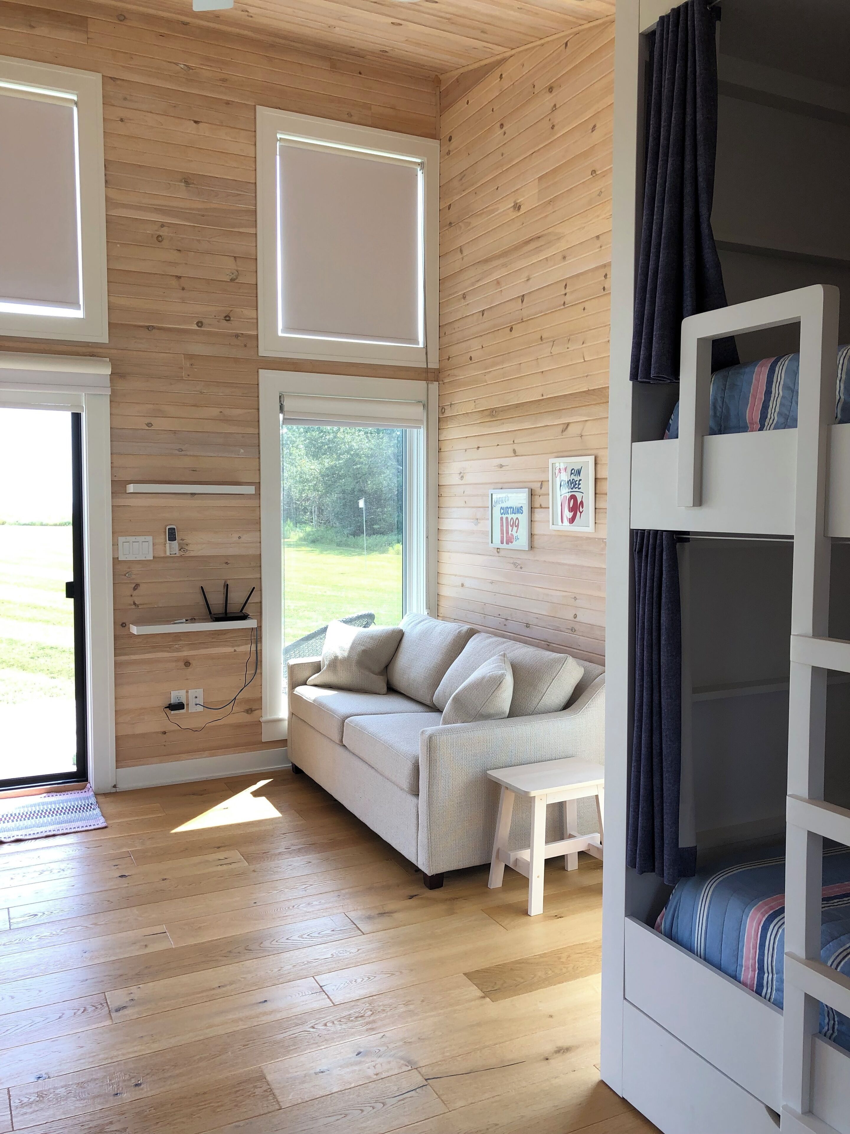 TV, fireplace, table tennis, books