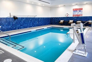 Indoor pool - La Quinta Inn & Suites By Wyndham Tracy (Tracy)
