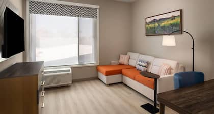 La Quinta Inn & Suites By Wyndham Tracy
