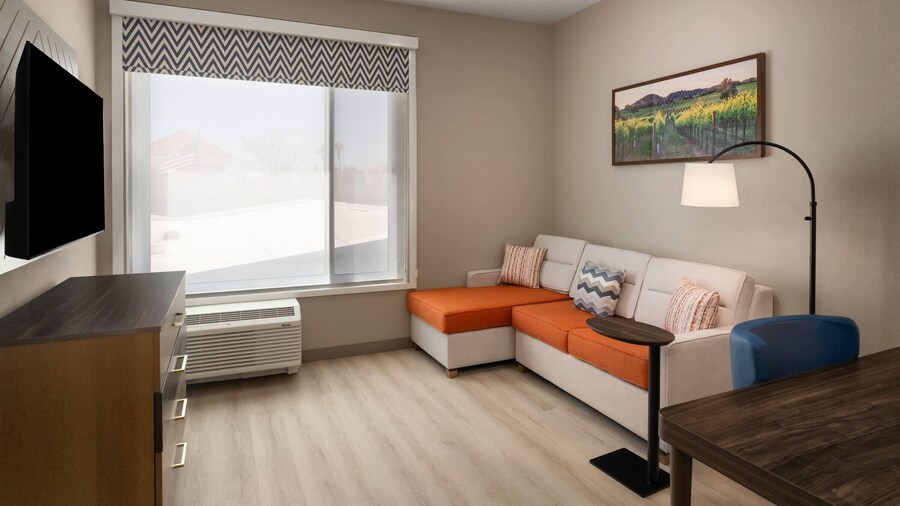 La Quinta Inn & Suites By Wyndham Tracy