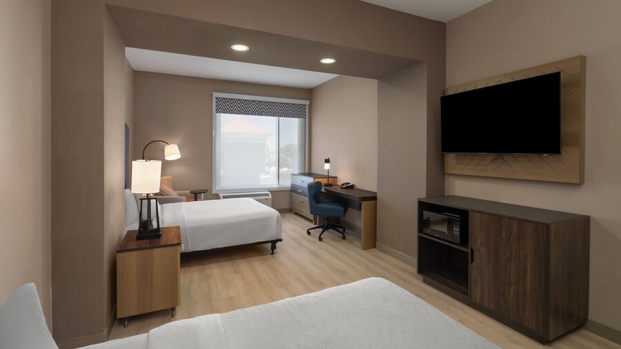 La Quinta Inn & Suites By Wyndham Tracy