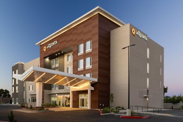 La Quinta Inn & Suites By Wyndham Tracy - Tracy, CA