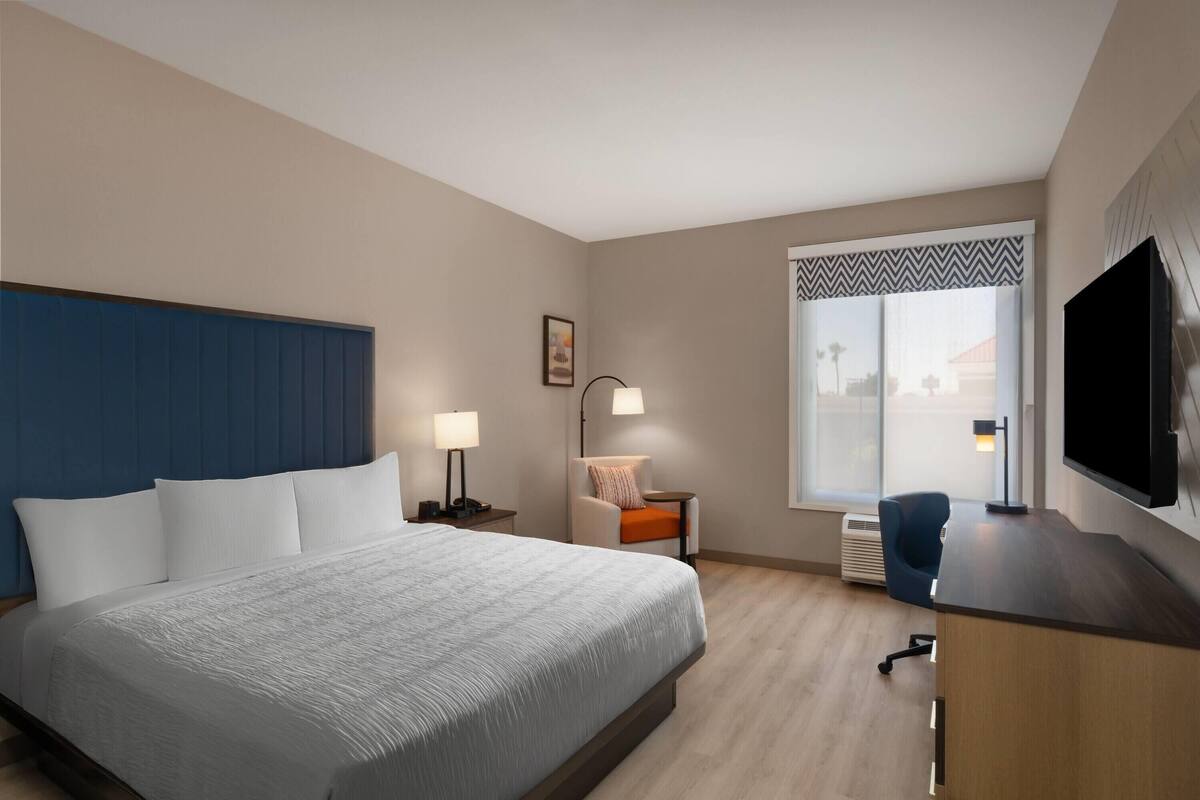 Room, 1 King Bed, Non Smoking