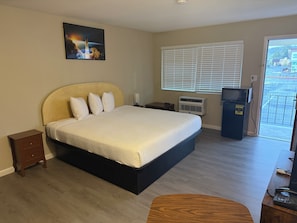 Room, 1 King Bed, Non Smoking | Bed sheets