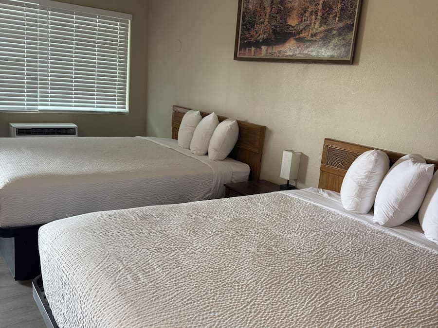 Habitación, 2 camas de matrimonio, no fumadores | Ropa de cama