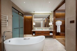 Deluxe Suite, 1 Bedroom, Non Smoking, Garden View | Bathroom | Hair dryer, slippers