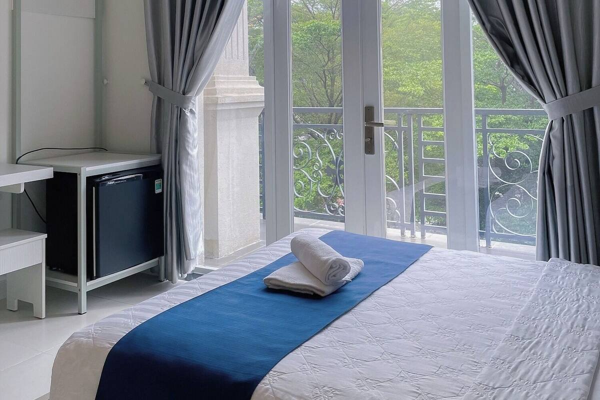 Double Room, Balcony | Iron/ironing board, free WiFi