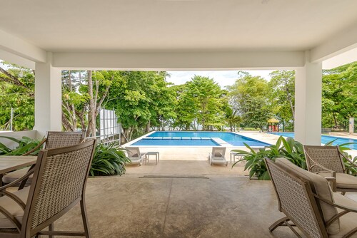 Cozy Beach Getaway! – Punta Leona Paradise