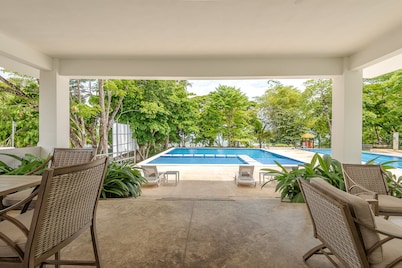 Cozy Beach Getaway! – Punta Leona Paradise