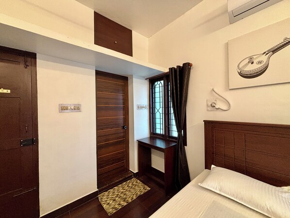 Apartment, Balcony, City View | Bathroom