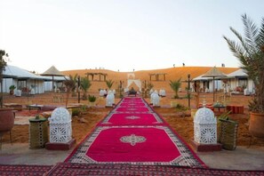 المنشأة من الخارج