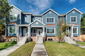 Exterior - Family Haven, Walk to Dtwn Erie: Bring Your Pets! (Erie)