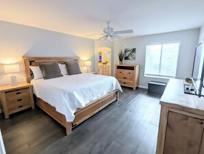 3 habitaciones, escritorio, tabla de planchar con plancha y wifi