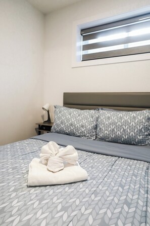 1 dormitorio, tabla de planchar con plancha, Internet y ropa de cama