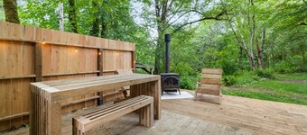 Cozy creekside cabin with AC