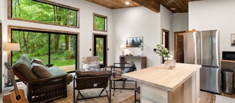 Cozy creekside cabin with AC