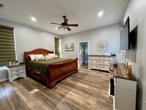 3 bedrooms, iron/ironing board, WiFi, bed sheets - Beautiful Custom 4 bed with pool home with 3 acres. Private spacious backyard. (Campbell)