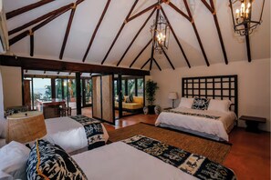 6 chambres, coffres-forts dans les chambres, bureau