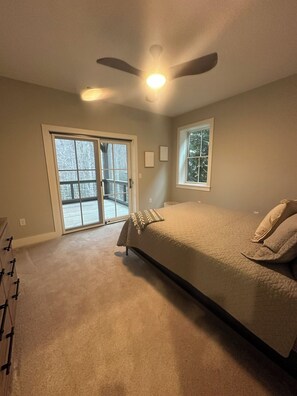 4 makuuhuonetta, silitysrauta/-lauta, internet, vuodevaatteet