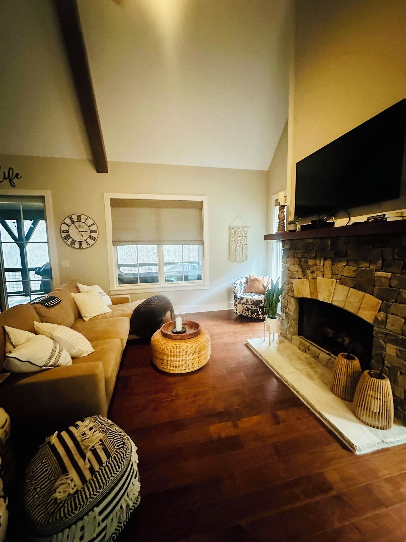 TV, fireplace