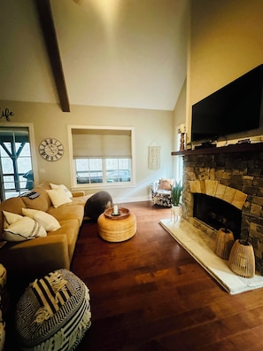 Télévision, cheminée