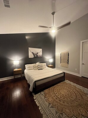 4 bedrooms, iron/ironing board, Internet, bed sheets