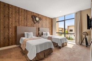 4 bedrooms, iron/ironing board, WiFi, bed sheets