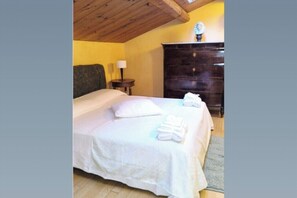 2 عدّة غرف نوم وملاءات أسرّة