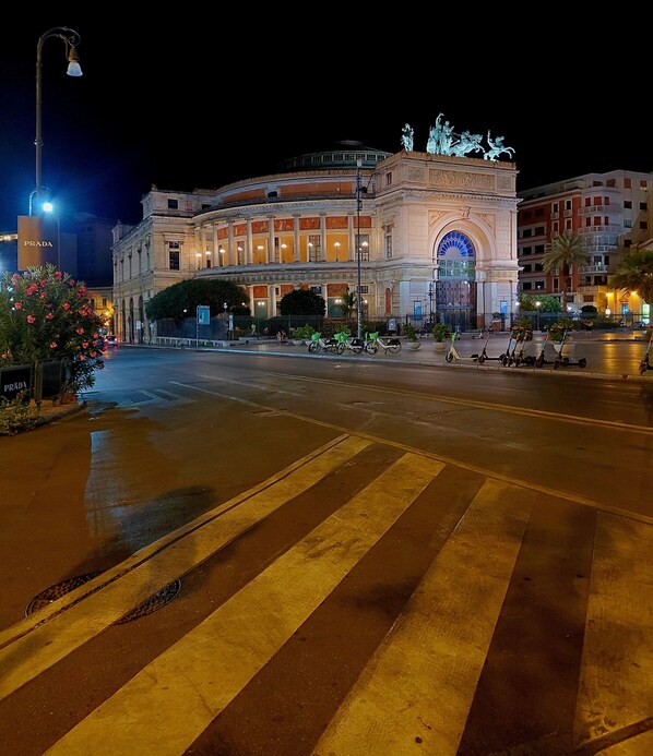 المنشأة من الخارج