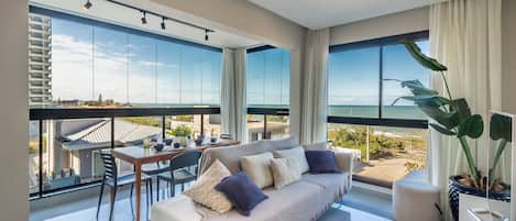 Basic Apartment | Living area