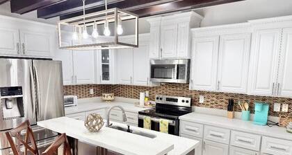 GORGEOUS 3/2.5 NEWER HOME WITH COURTYARD, LANDSCAPPED, Outside barbecue area.