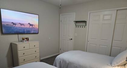 3~bedroom townhome on the Island. Pet friendly~Pool~Boat parking