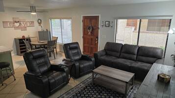 Smart-TV, Kamin, DVD-Player, Videothek