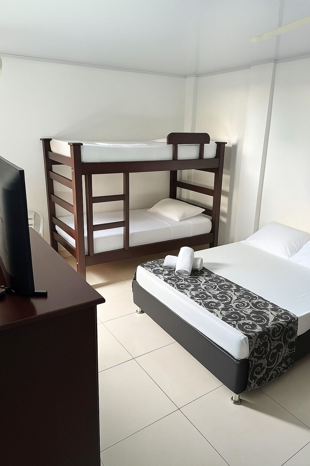 Kolmen hengen standard-huone, parveke | Ilmainen Wi-Fi