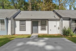 Exterior - LUXURY RENOVATED TOWNHOUSE CLOSE I-10 (Tallahassee)